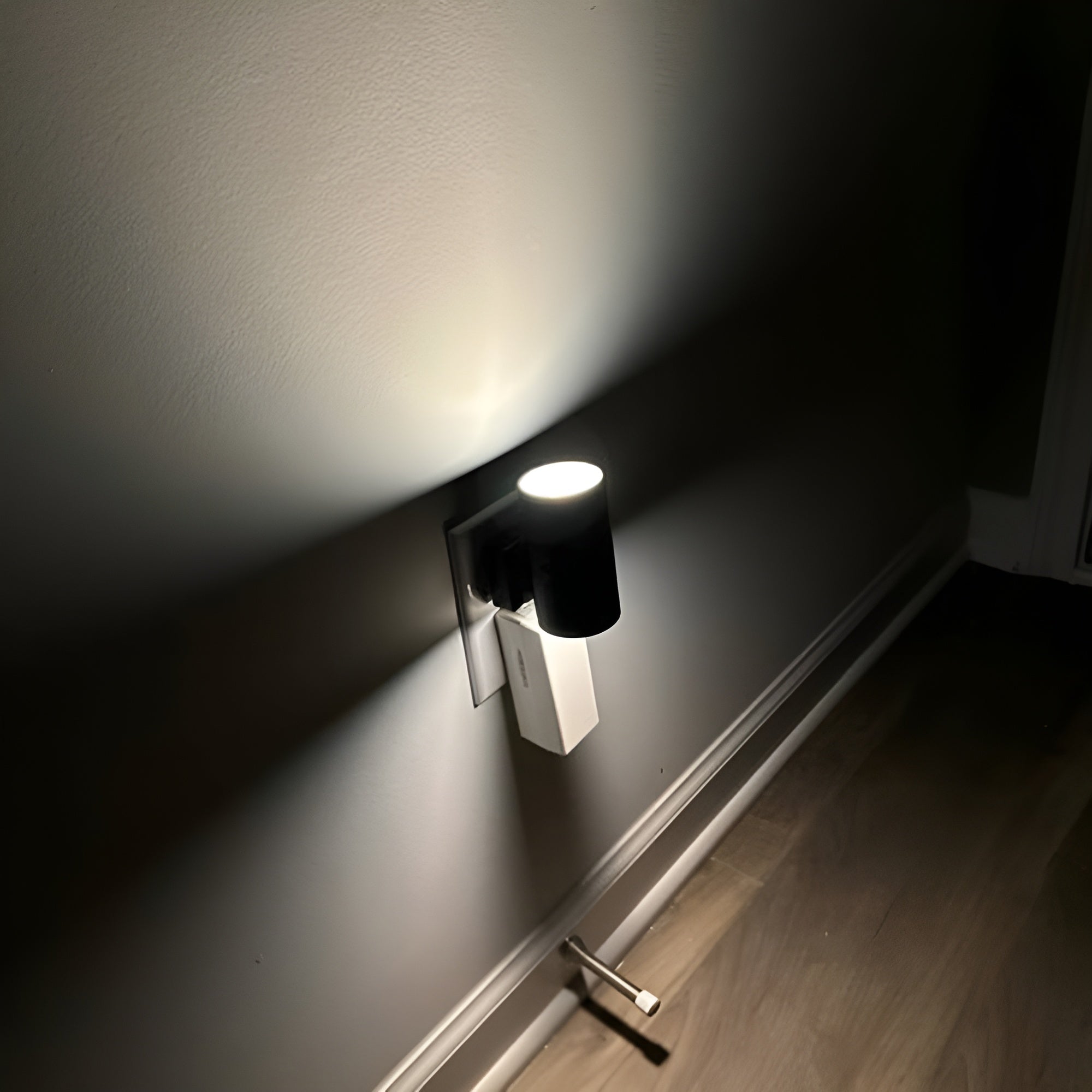 Ledsen™ NightLight: Modern Bärbar Dimbar Plug-In Natt Ljus