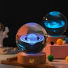 Ledsen™ CrystalBall - 3D-Solsystemets Kristallkula Med LED-Lampa