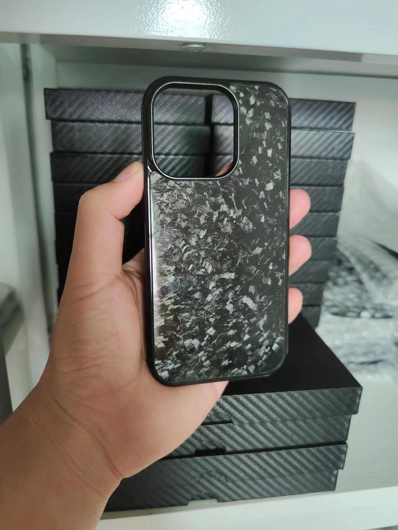 CaseCrafted® Carbon - Exceptionellt Handgjort Telefonskydd i Kolfiber