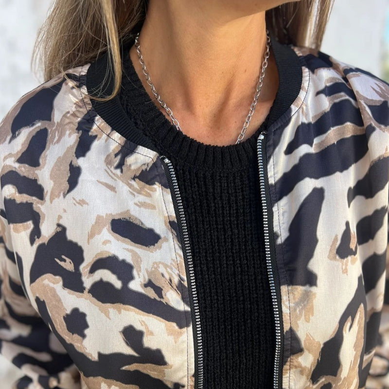 Icone™ ZebraJacket: Elegant Stilren Zebramönster Jacka